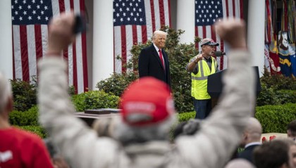 美媒严厉批评：拿出关税昏招，特朗普要为美国经济负总责