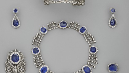 法国卢浮宫失窃藏品清单公布，“名气大到难以销赃”！窃贼作案过程仅约7分钟，总统马克龙发声：将作案者绳之以法