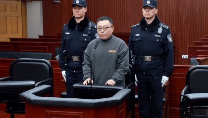 姚凯，在上海市静安区副区长、浦东新区副区长、上海市住建委主任等职上，受贿5632万