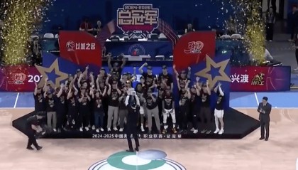 浙江队首夺CBA总冠军，主教练王博感谢球员帮他圆了梦