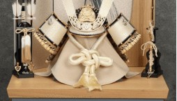 美媒：石破茂赠送特朗普价值近17万日元金色武士头盔，特朗普回赠其新书