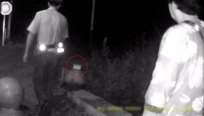 北京一老人夜晚打车到20多公里外，要把钱埋土里，司机紧急报警！