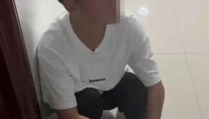 男子撬锁潜进贵州一大学女生宿舍被抓现行，派出所：男子已被拘留