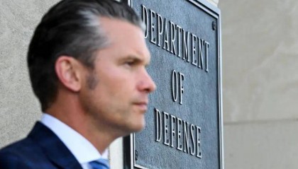 美国战争部长回应九三阅兵： “我们要求通话！”