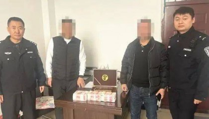 大庆市民在小区捡到一个袋子，里面竟有30万现金！