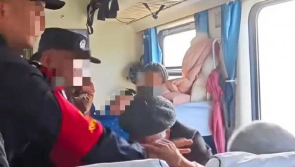 母女俩列车霸座还持刀威胁，12306回应
