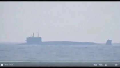 印度核潜艇首次试射K-4弹道导弹，导弹奇特出水方式引发关注！