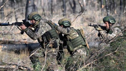 俄乌兵力8:1，乌军开始撤退，泽连斯基再下令，召集16万人马反攻