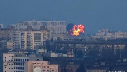 快讯！乌媒：俄对乌发动大规模导弹和无人机袭击，基辅、切尔卡瑟等地发生爆炸