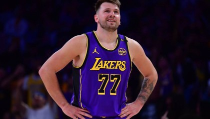 独行侠不满东契奇抽水烟喝啤酒 早已下定决心送走他