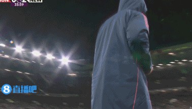 内维尔：球迷为齐尔克泽被换下欢呼，我在老特拉福德43年闻所未闻