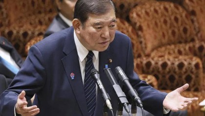 给15名议员“发红包”，日本首相惹祸了