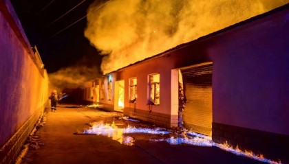 约4000箱白酒火中炸裂，主人痛失60多万！