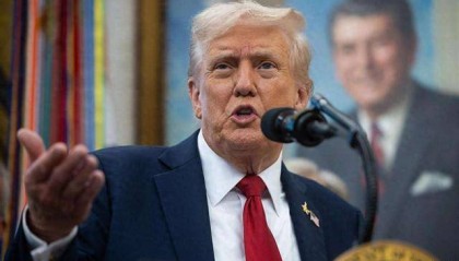 美国先沉不住气了！中方一字没说的情况下，特朗普要跟中国坐下谈