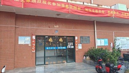 武汉一物业“先斩后奏”安装梯控设备引不满，居民：没办法争论，只能先办卡