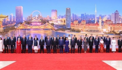 “豪华阵容”抵达津门，两场会议今天举行，世界聚焦上合天津峰会