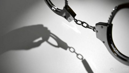 市委书记落马前烧外币、做法事，为“尽快搞副省级”留下33个烂尾工程
