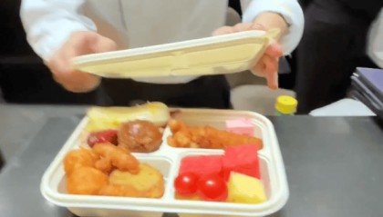 上海五星级酒店，突然大排长龙！25元装满满一盒，菜品可自选，市民直呼划算