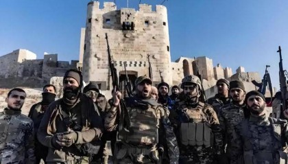 多国雇佣兵参战，叙军悍将出山，万人高呼参军，阿勒颇首战大捷