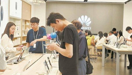 10月国产旗舰新机集体涨价 谁将领跑新一轮换机周期