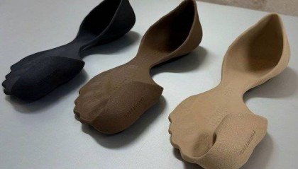 巴黎世家这鞋要卖1万多？网友看傻：确定不是鞋垫？