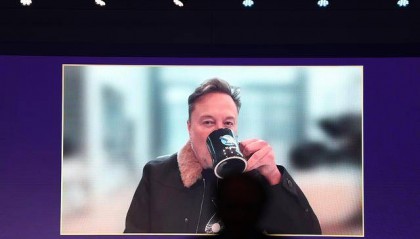 马斯克暗示不再“烧钱”搞政治，承诺未来五年死守特斯拉江山