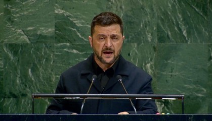 早安!世界丨泽连斯基：乌克兰决定开放武器出口；美国正式公告：征收欧盟汽车15%关税