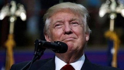 攻守移位了！眼见特朗普出尽“烂牌”，背后大佬坐不住了，下定决心亲自出马向中方交底