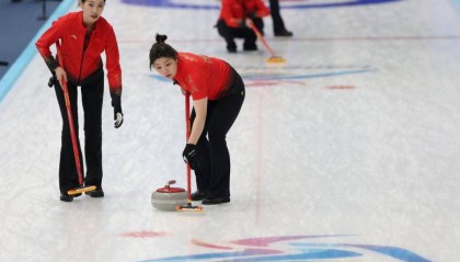 亚冬会｜中国冰壶女队惜败韩国队