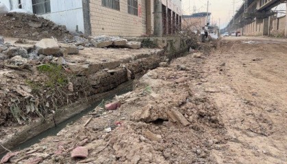 西安4岁男童遭两恶犬袭击重伤，警方启用无人机搜寻现场