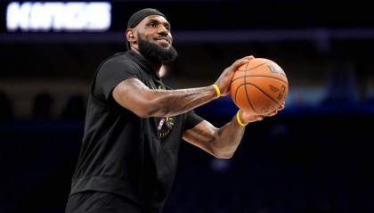 詹姆斯:只要我想我就还能打5-7年 退役后肯定不会复出