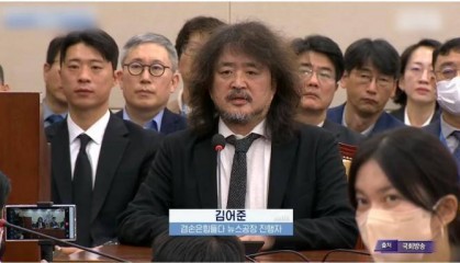 颠覆韩国政权的，竟是“假牙网红”？| 国际深一度