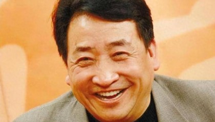 74岁姜昆的痛：养子的回报让他感动，可他却愧对大龄单身的女儿