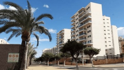 乌克兰前官员在西班牙一公寓泳池溺亡，耳朵有出血症状 数月前才购入该房产