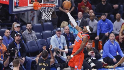 榜首大战雷霆半场打花骑士 全队三分如雨SGA爆砍26分