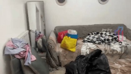 3女孩两个月将房子住“包浆”后跑路，5人花6小时才清理干净，房东：还欠700多元