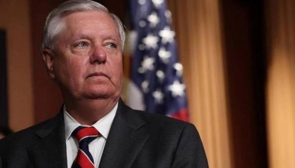 特朗普同意，对中印加税500%！美议员大放厥词，这事跟普京有关？