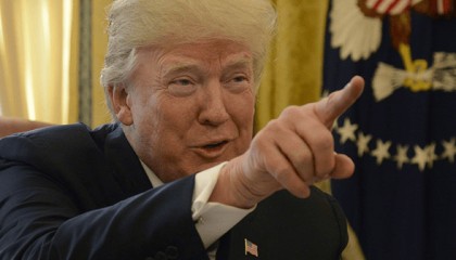 特朗普果然没牌了，连夜叫停：希望中美一笔勾销？中方不吃这一套