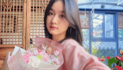 48岁赵薇“女儿”被全网“禁止整容”，如今17岁变化太大，不敢认