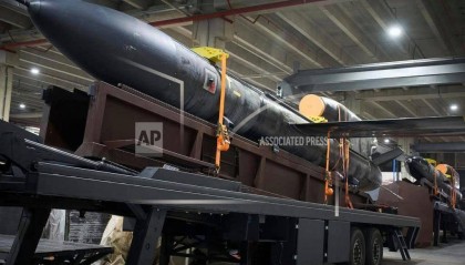 炸核电站，炸火车站，乌军向特朗普炸出下马威，3000公里导弹开打