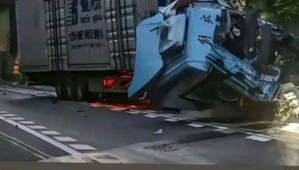 痛心！43岁父亲和16岁儿子在四川高速遇难