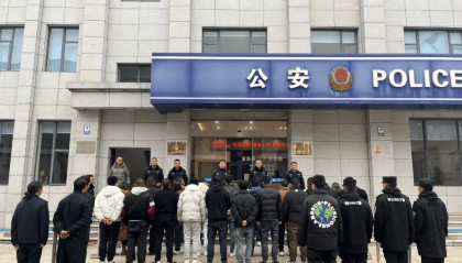 深夜，云南一地25人被当场带走！