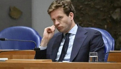 荷兰主动把电话打到北京，不认错也不归还中企管理权，中方寸步不让：必须拿出个交代