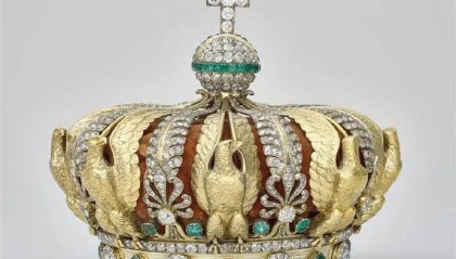 法国卢浮宫多件藏品被盗最新消息：一件文物在博物馆外被发现时已损毁，疑为欧仁妮皇后的皇冠