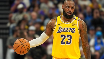 詹姆斯:选23号是因为乔丹 但签耐克是因为他们给的太多