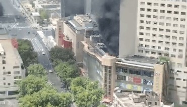 南京一大厦发生火灾，火势已被扑灭