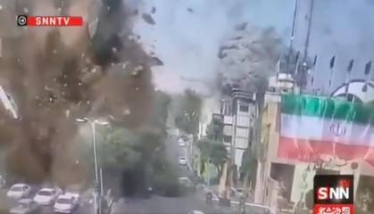 画面曝光！伊媒公开以军袭击德黑兰圣城广场视频，“多辆汽车被炸飞至空中”