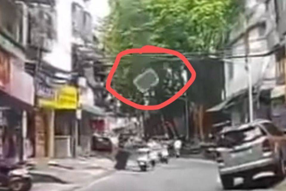 广西南宁大块玻璃坠落有人被砸中，最新进展：被砸者已转院