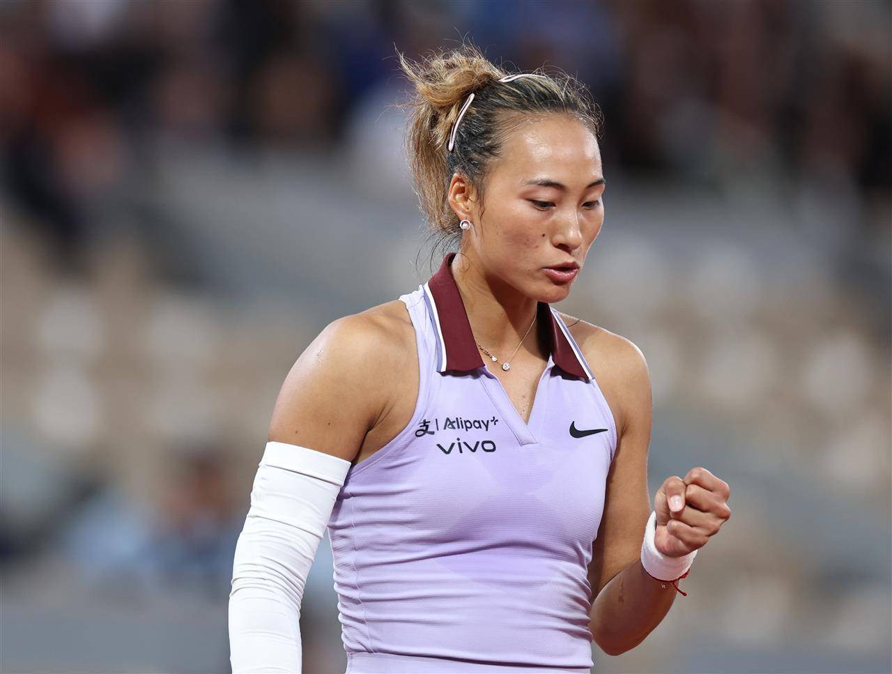 郑钦文晋级法网32强，即时排名升至第五，下轮将战加拿大18岁奇才姆博科
