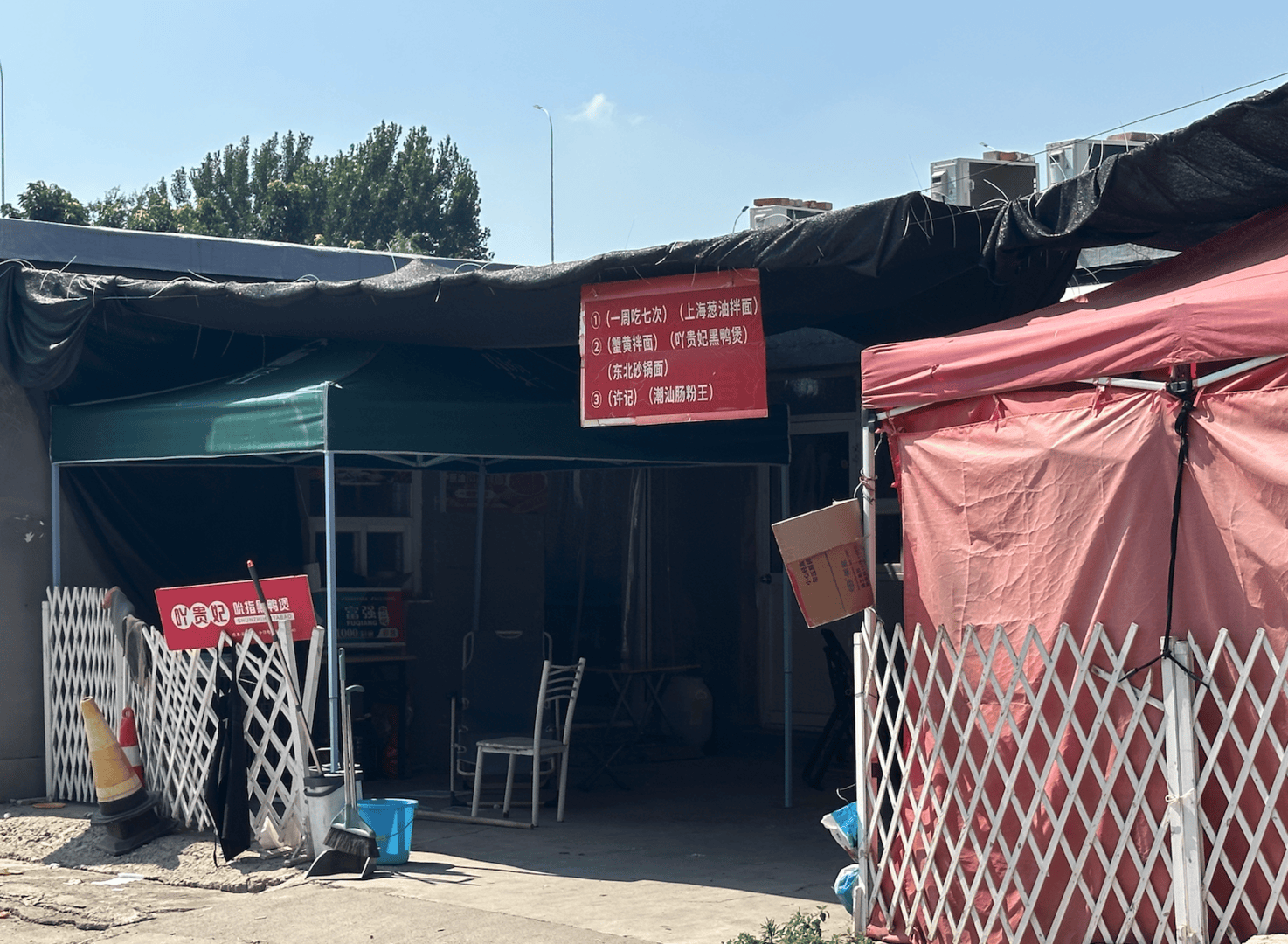 多地规范无堂食外卖，记者探访：有店铺藏身农贸市场，有6家店在一个地址上